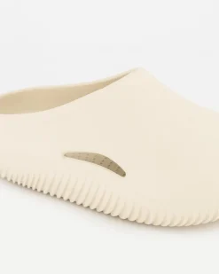 Women Old Khaki Sandals><noscript><img width=