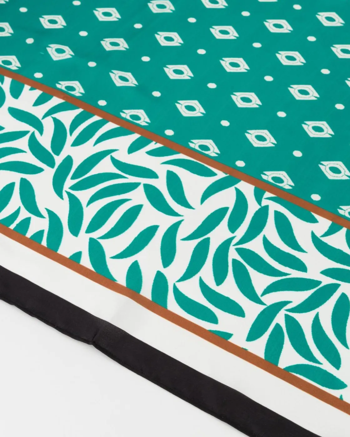 Women Old Khaki Scarves & Kimonos>Women'S Zanna Square Leaf Print Scarf